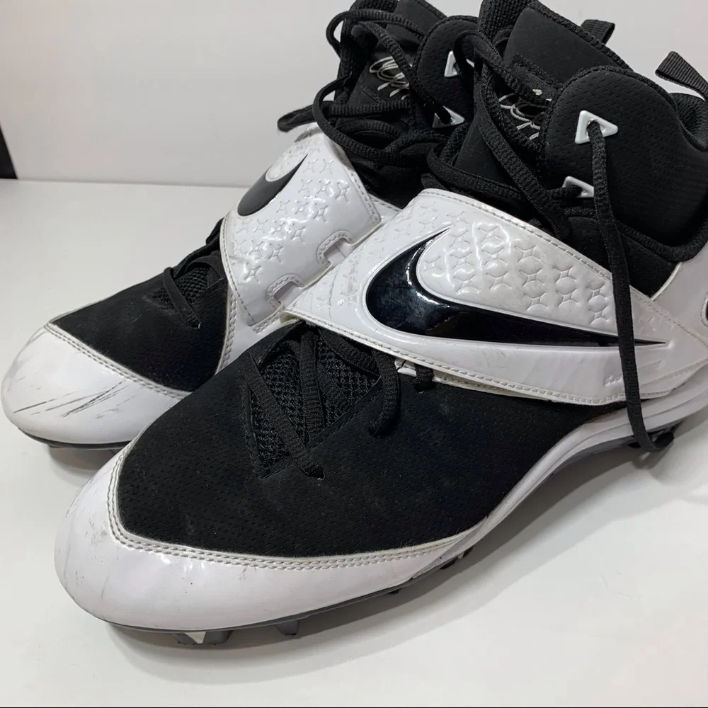 EUC Nike CJ81 Football Cleats‎ Lace-up Velcro Close